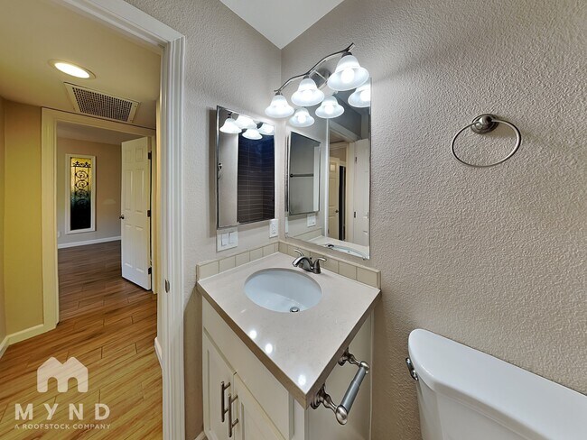 Building Photo - 2336 Villanova Cir