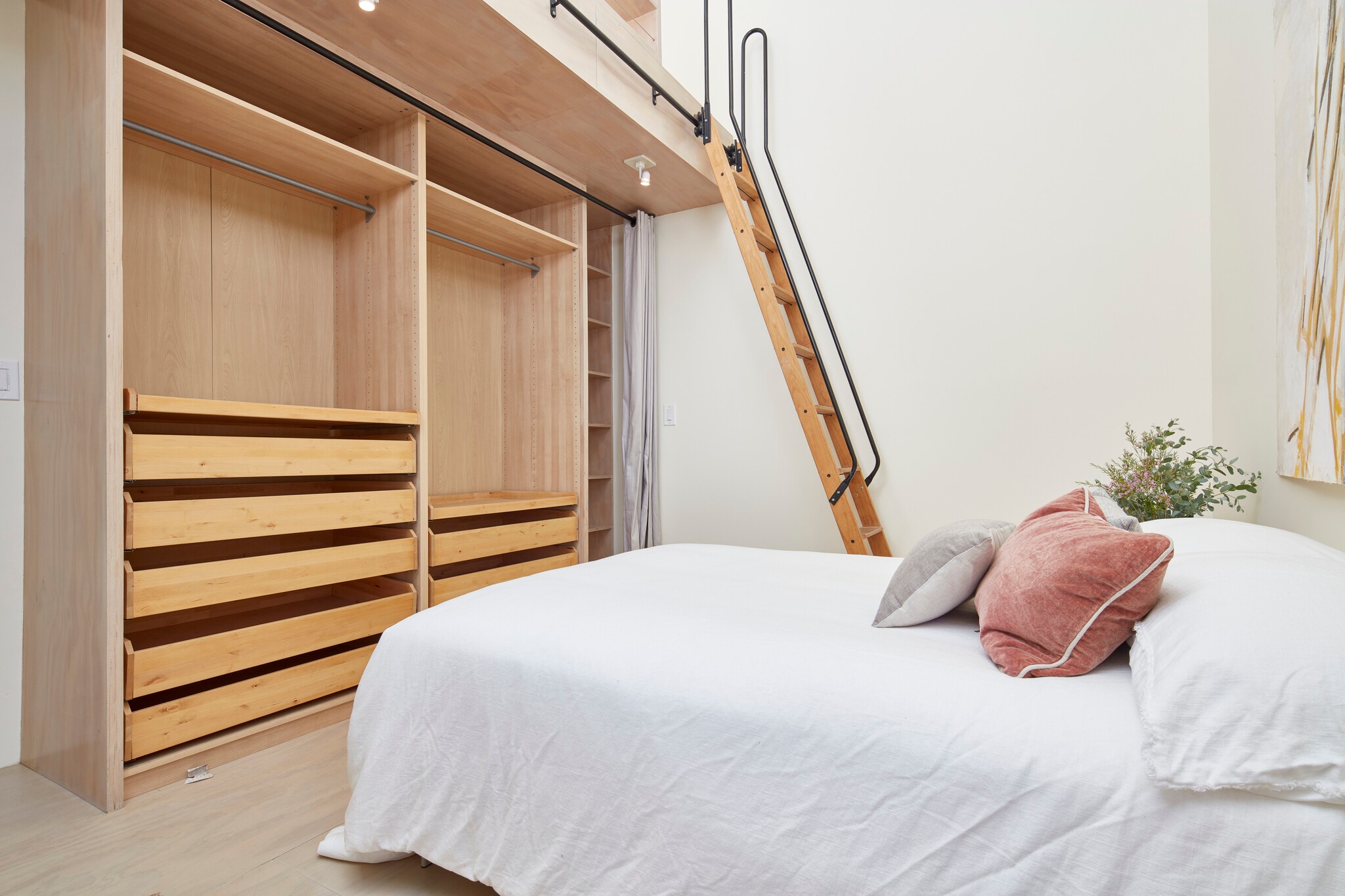 Built in closets and drawers - 703 Palms Blvd