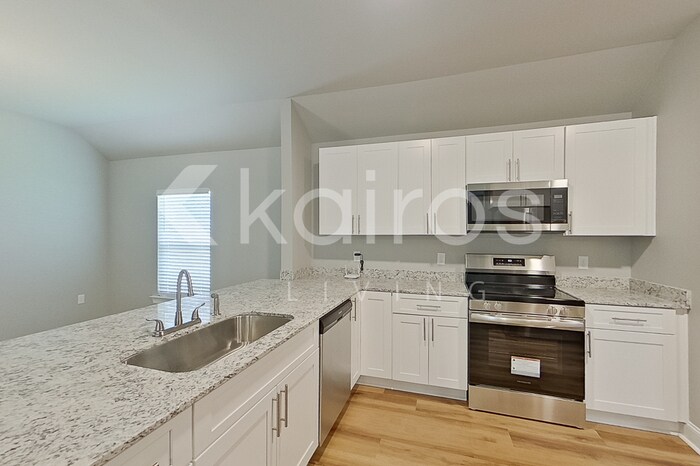 Building Photo - 13739 Pinyon Dr