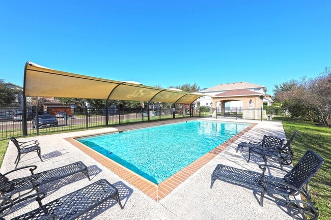 Building Photo - 9813 Sandhill Dr