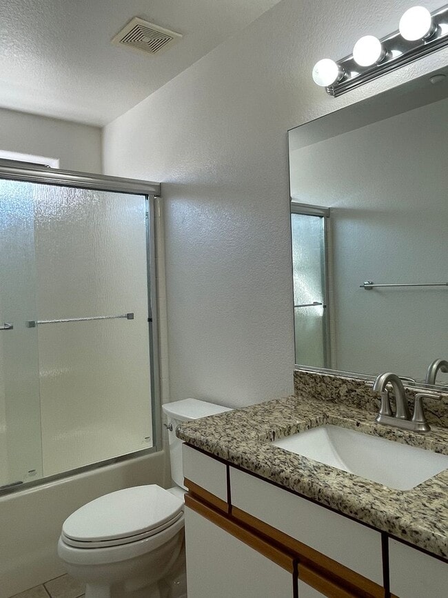 Building Photo - LAKE1335