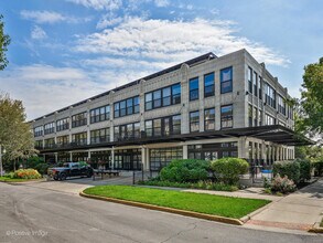 Building Photo - 1071 W 15th St