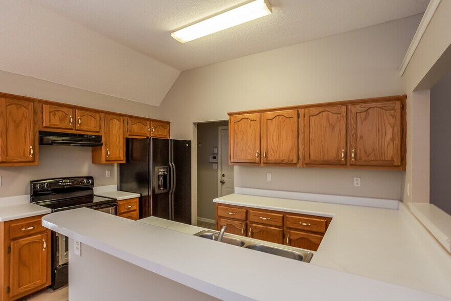 Building Photo - 5848 Kayla Dr