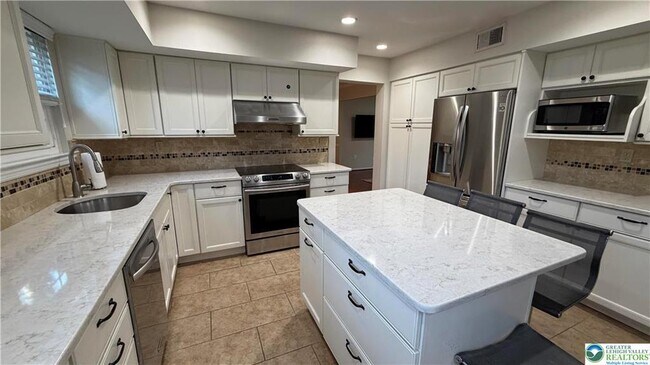 Building Photo - 639 Heather Ln