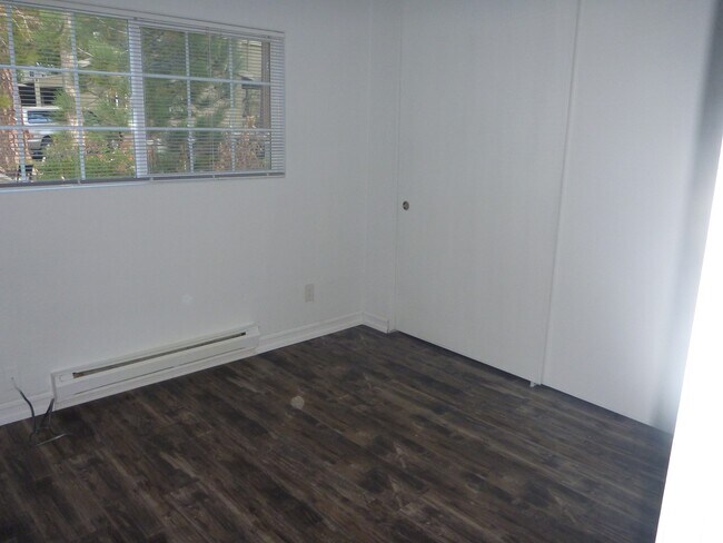 Building Photo - 810 Alder Ave