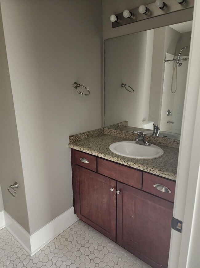 Building Photo - 3/2.5 Luxury Townhome in All Saints distri...
