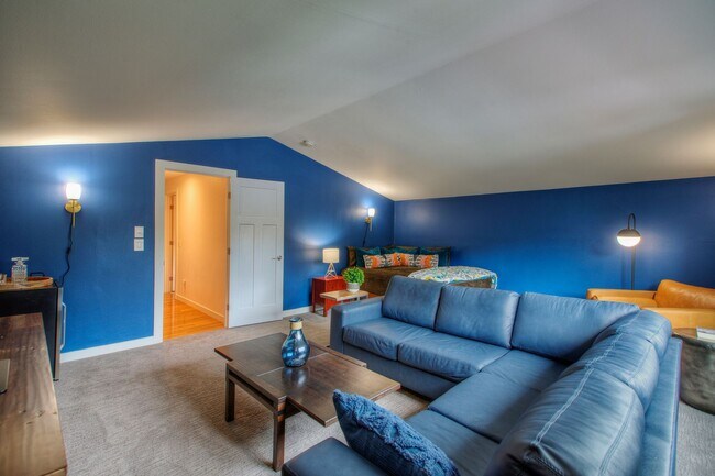 Building Photo - 4bd/2ba Edmonds Home
