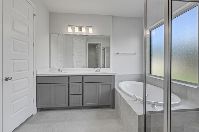 Building Photo - 15835 Bird of Paradise Dr