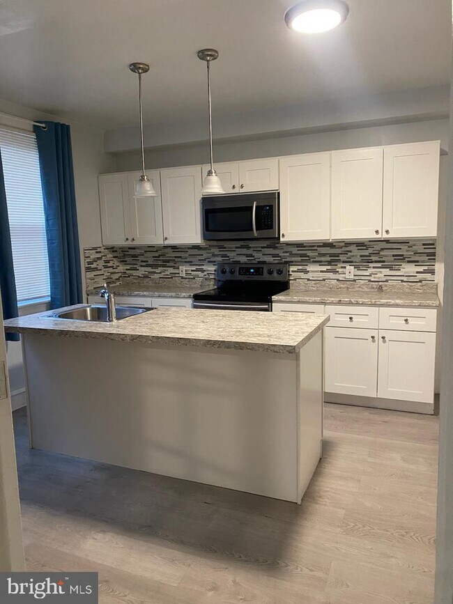 Building Photo - 1401 Alcott St