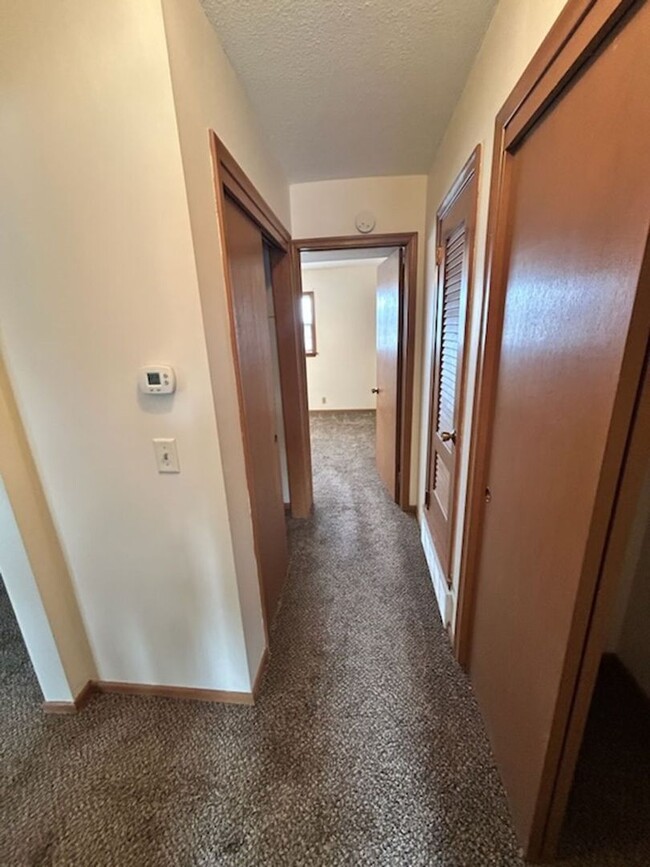 Building Photo - Beautiful 2 Bedroom Apartment in the heart...