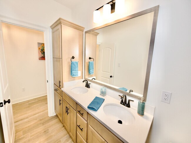 Building Photo - Gorgeous property in the highly sought after Jamestown Crossing in Prairieville