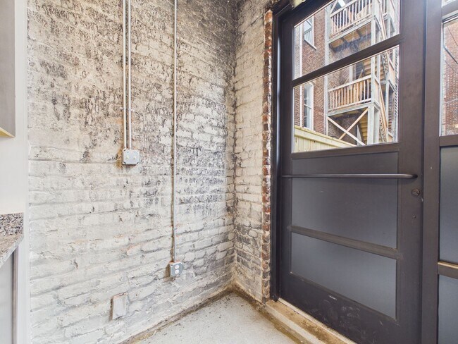 Building Photo - 7 E Franklin St