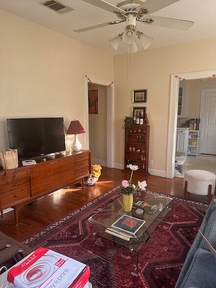 Building Photo - 1307 E 28th St