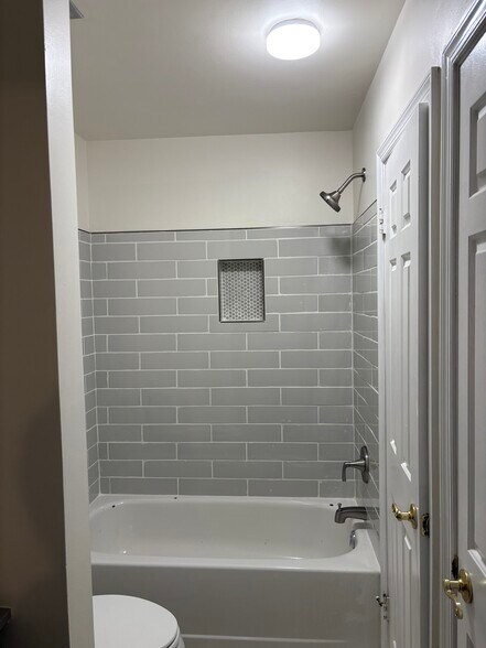 Building Photo - 14208 Greenview Dr
