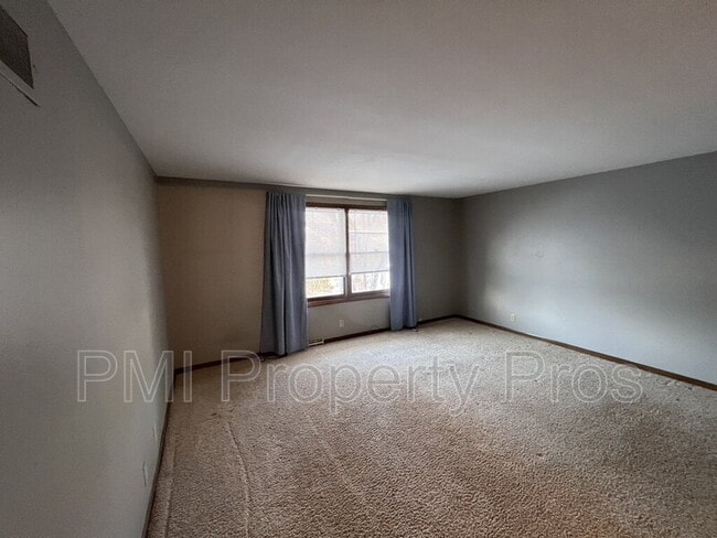 Building Photo - 3204 Chateau Ct
