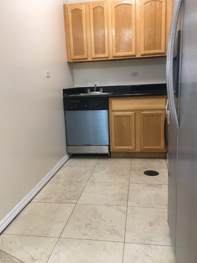 Building Photo - 141-44 84th Rd