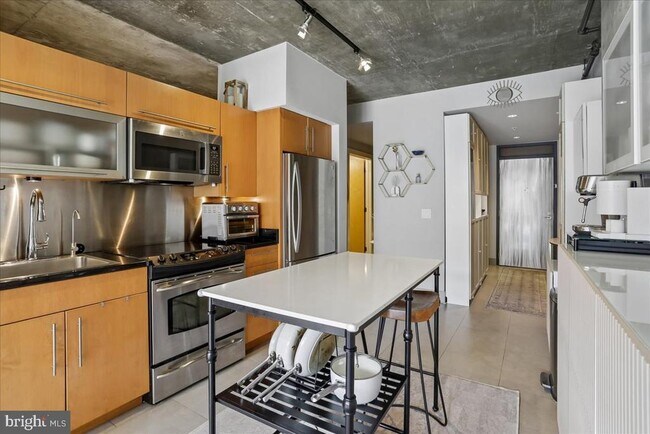Building Photo - 1133 14th St NW