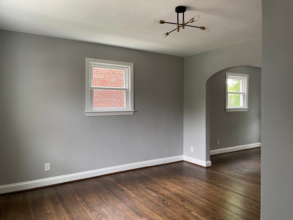 Living Room - 302 S Courthouse Rd
