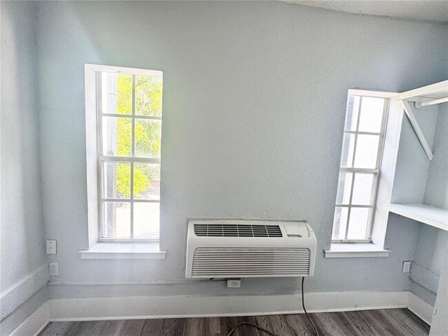 Building Photo - 704 Cordova Dr