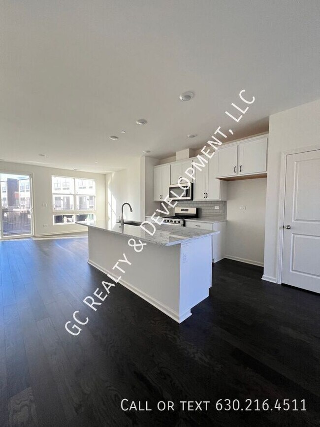 Building Photo - ***MOVE IN SPECIAL - 1/2 MONTH FREE RENT! ...