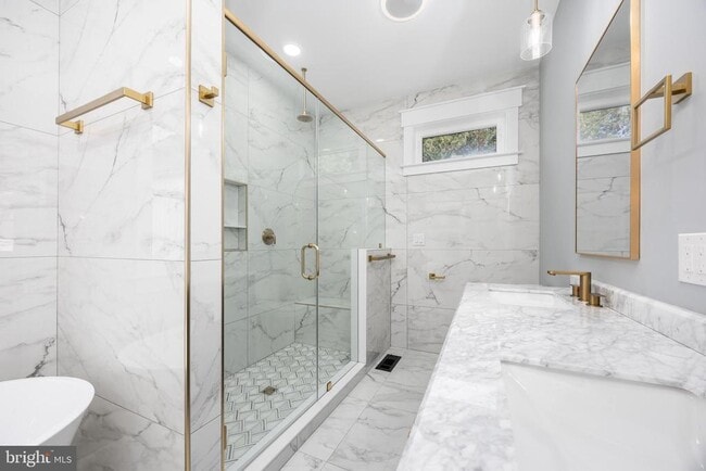 Building Photo - 5692 King Stuart Dr