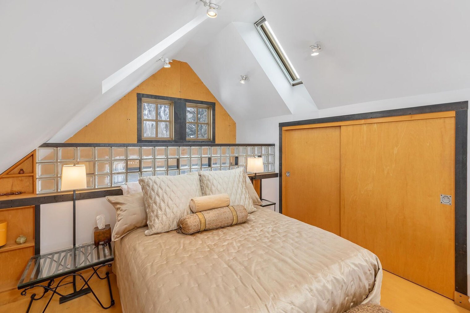 Building Photo - 216 E Galena Ave