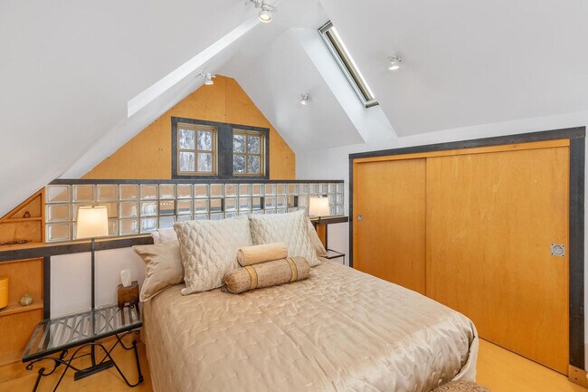 Building Photo - 216 E Galena Ave