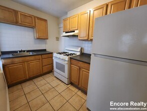 Building Photo - 248 Kelton St