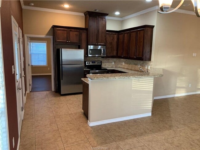 Building Photo - Beautifully 4 bedroom, 3 bathroom house within minutes of Texas A&M!!