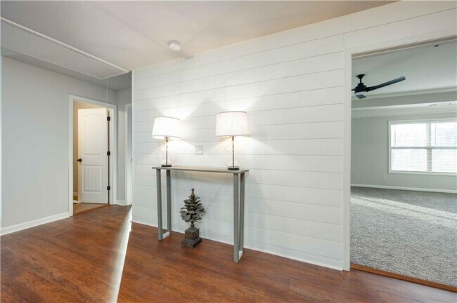Building Photo - 5875 Chestnut Dr