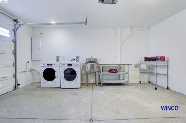 Building Photo - 263 Ralston St