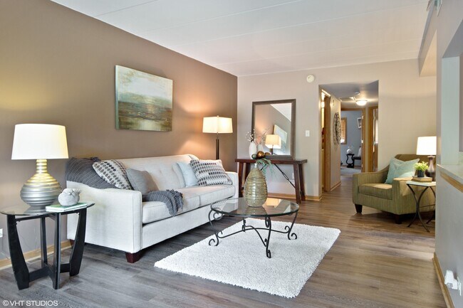 Building Photo - 616 E 5th Ave