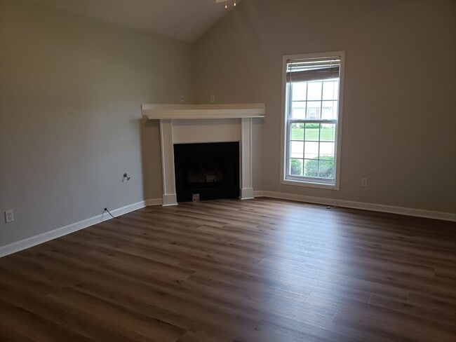 Building Photo - 18 Long Meadow Dr