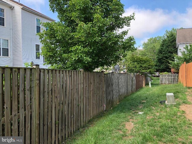 Building Photo - 42994 Beachall St