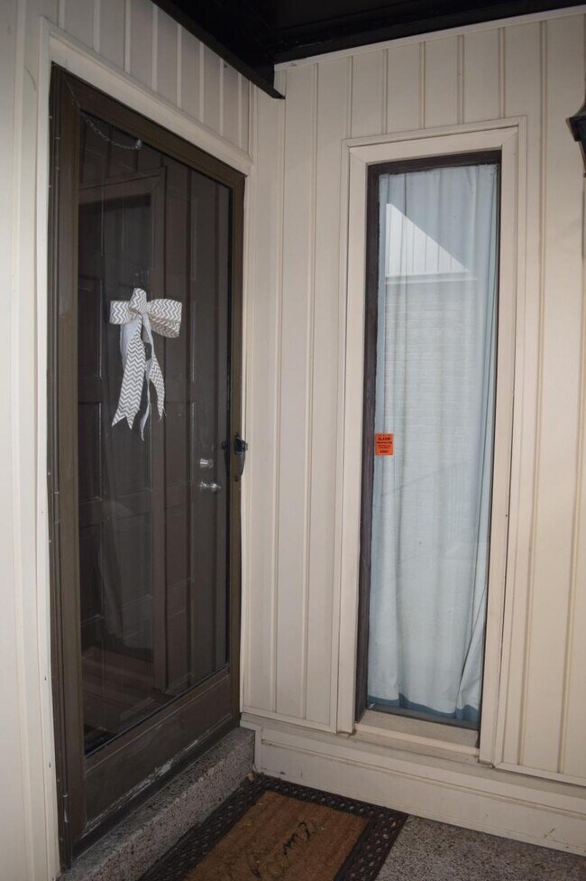 Building Photo - 2116 Hobbs Rd