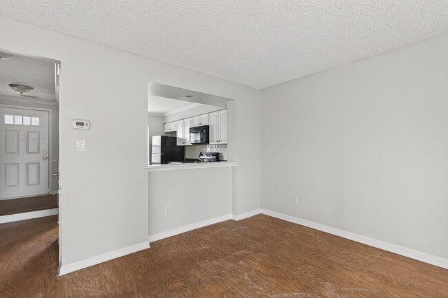 Building Photo - 2 bed 1.5 Bath Townhome in Indian Lakes