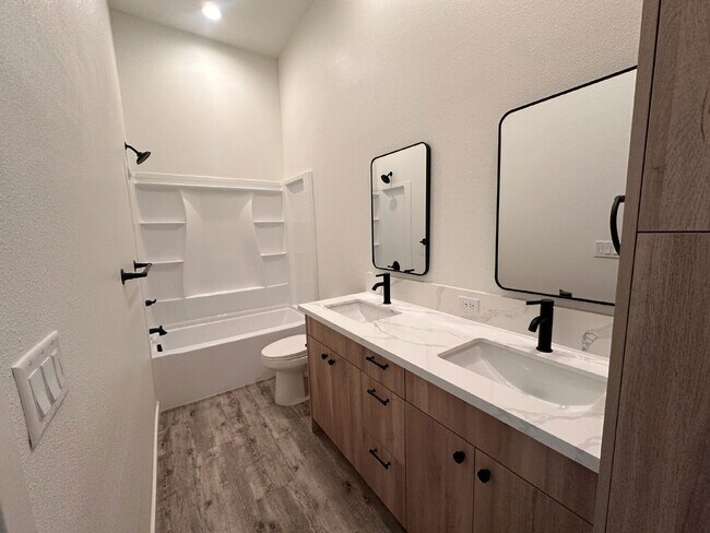 Building Photo - 20611 Independence Way