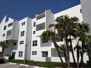 Building Photo - 2850 NE 14th Street Causeway