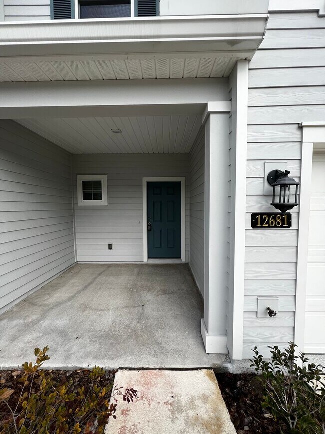 Primary Photo - Beautiful 3 Bed 2.5 Bath Townhome with att...