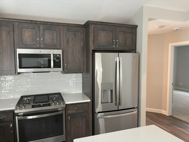 Building Photo - 353 Karen Ln