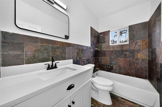 Building Photo - 426 SW 26th Rd