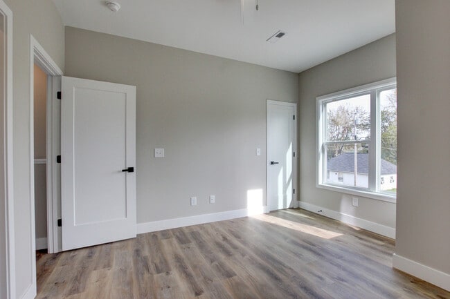 Building Photo - 238 3rd St