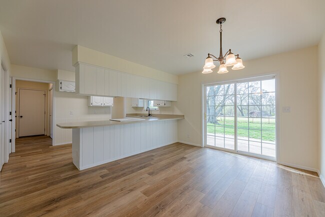 Building Photo - 10999 AR-72