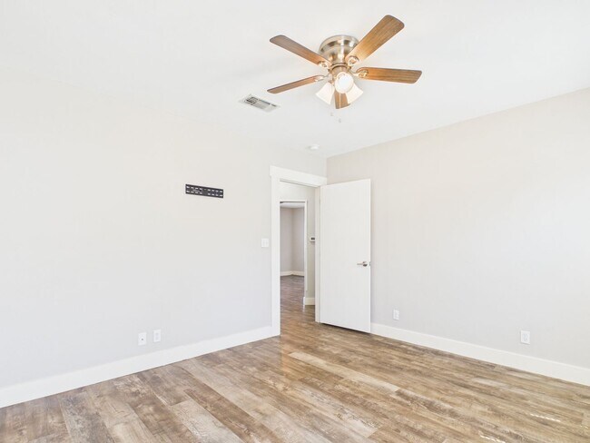 Building Photo - Bright & Spacious 2-Bedroom Home with Large Living Area, Big Kitchen & Expansive Backyard