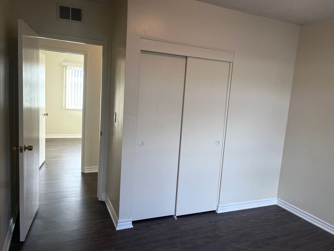 Building Photo - Beautiful 4 Bedroom Home in Huntington Beach