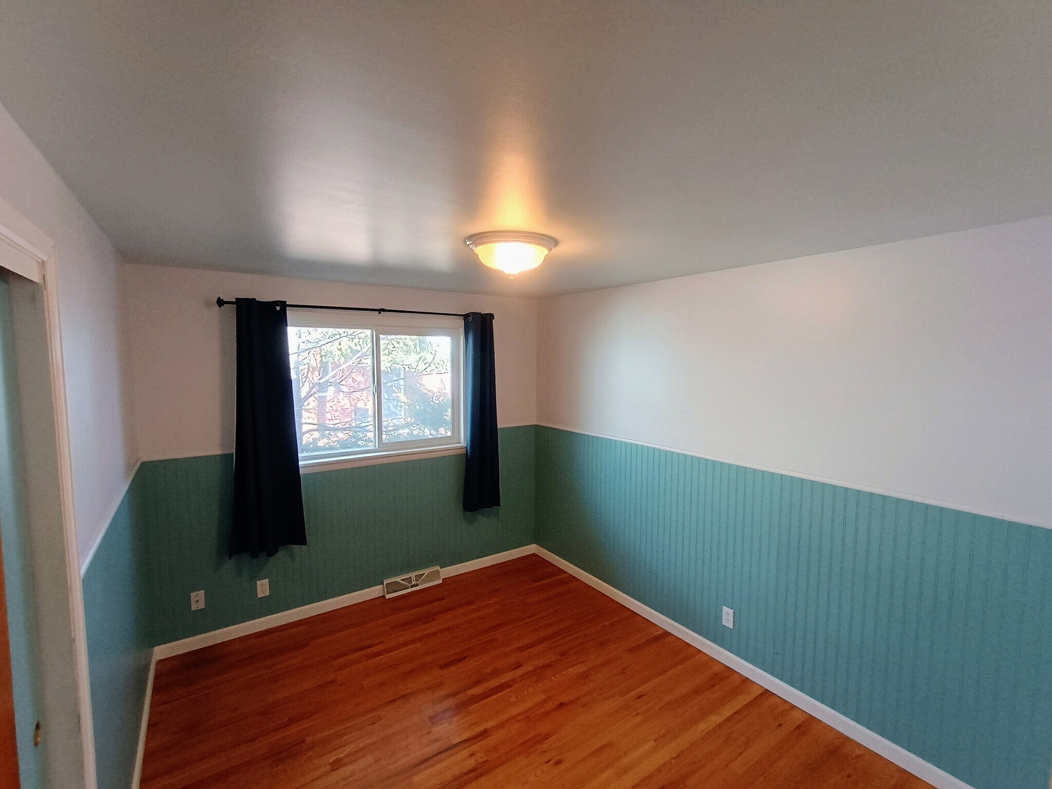 Building Photo - 235 Hemlock St