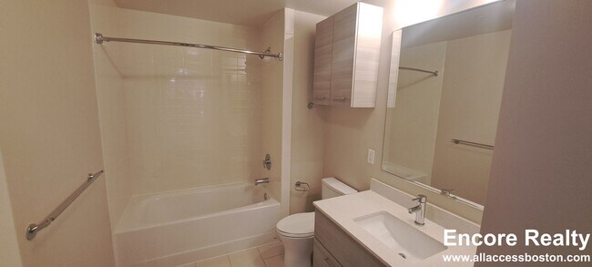 Building Photo - 665 Washington St