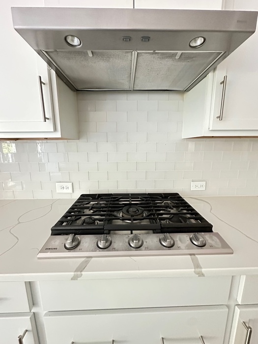 Building Photo - SPACIOUS TOWNHOME