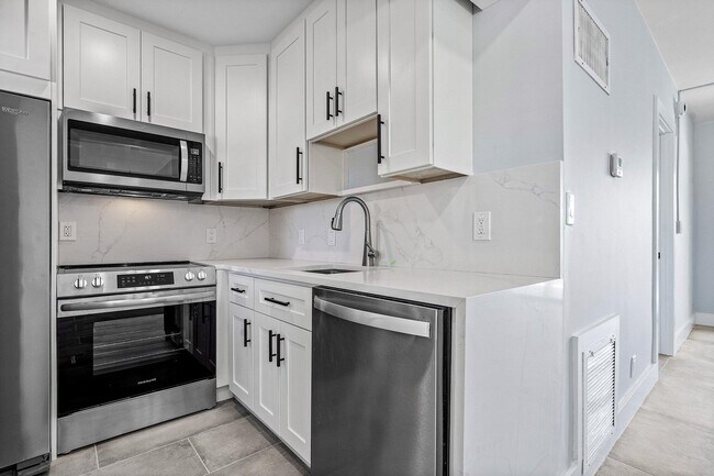 Building Photo - 629 SE 19th Ave