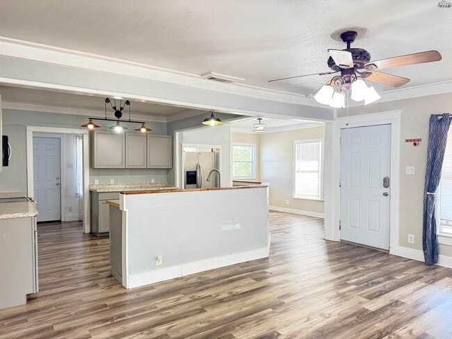 Building Photo - 2128 Richmond Dr